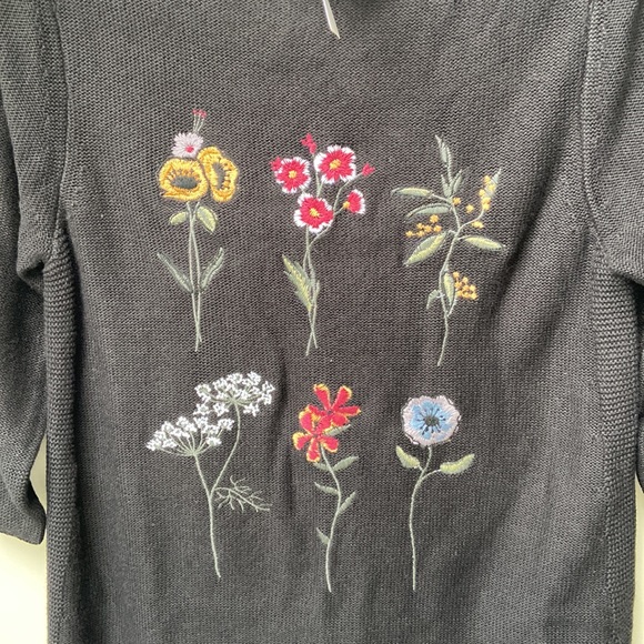 Knit Embroidered Flower Sweater - Picture 3 of 8